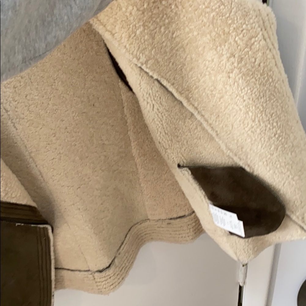VINCE Genuine Lamb Shearling Vest - Picture 9 of 11